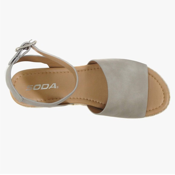 Soda Platform Sandals - Picture 3 of 10